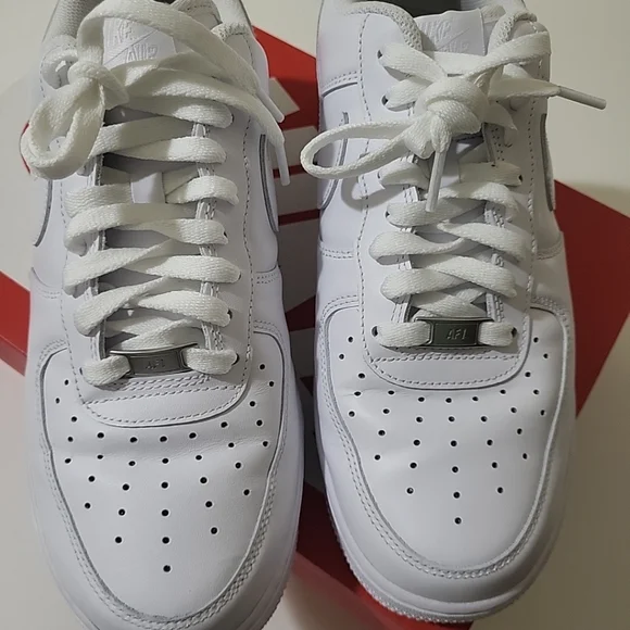 Nike Men's White Air Force 1 Low - Picture 7 of 7